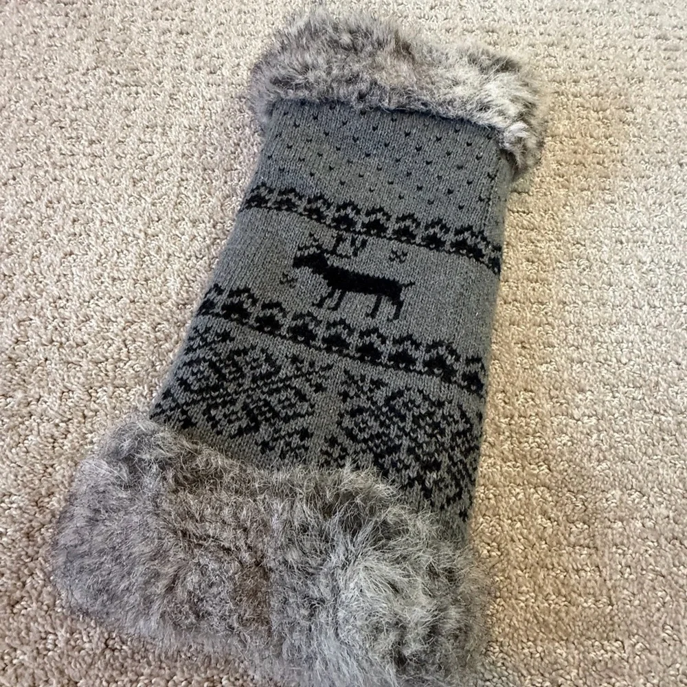Women’s Gray Knit Hand Warmer Black Faux Fur Fleece Lined Muff Warm Winter Deer